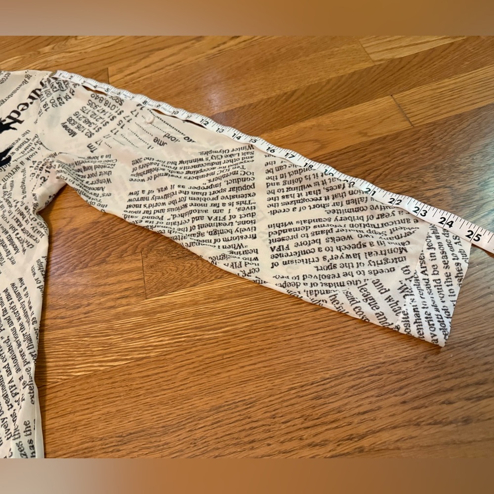 NWOT London Newspaper Print Blouse size L - Picture 13 of 14